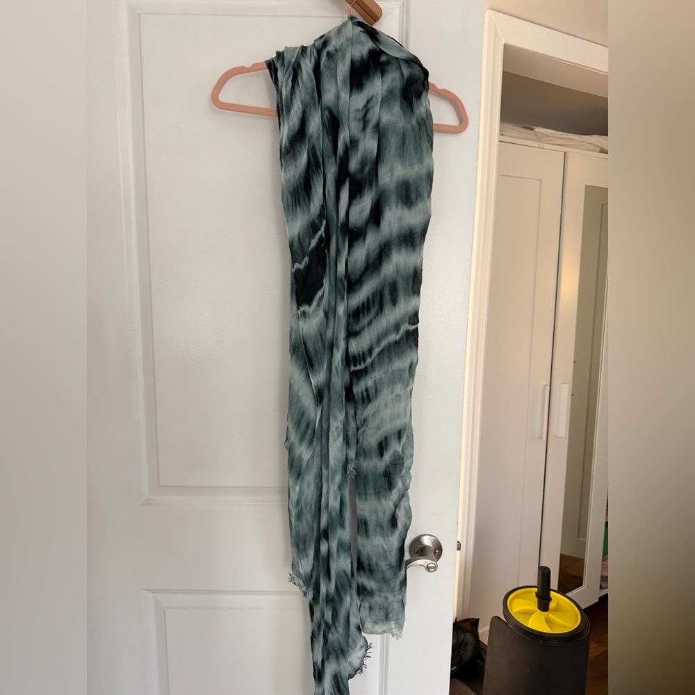 Elegant Black and Gray Tie-Dye Scarf